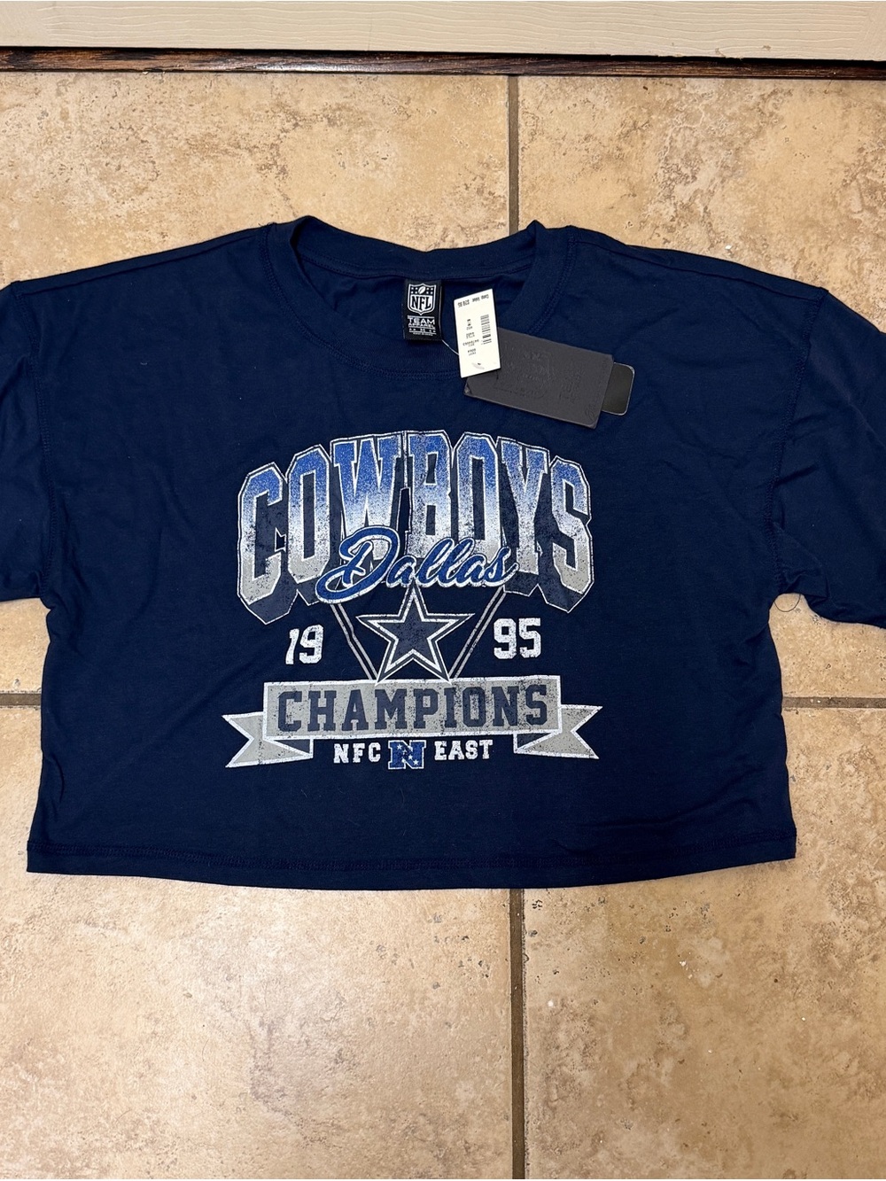Dallas Cowboys Women’s  Cropped Tee, Size Medium, NEW with tags